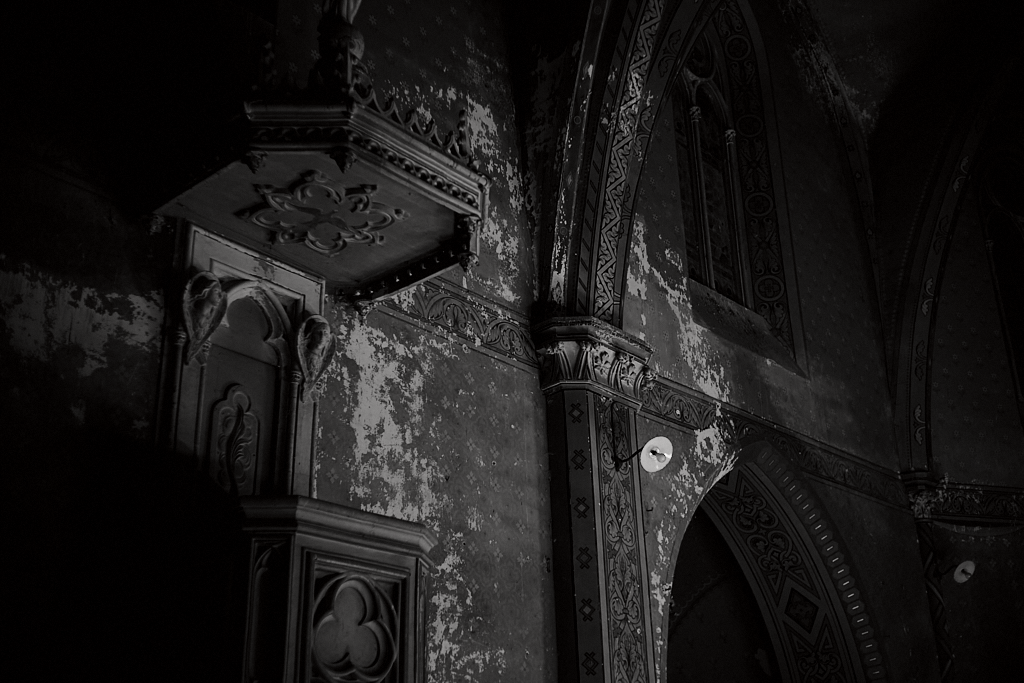 image d'église abandonnée