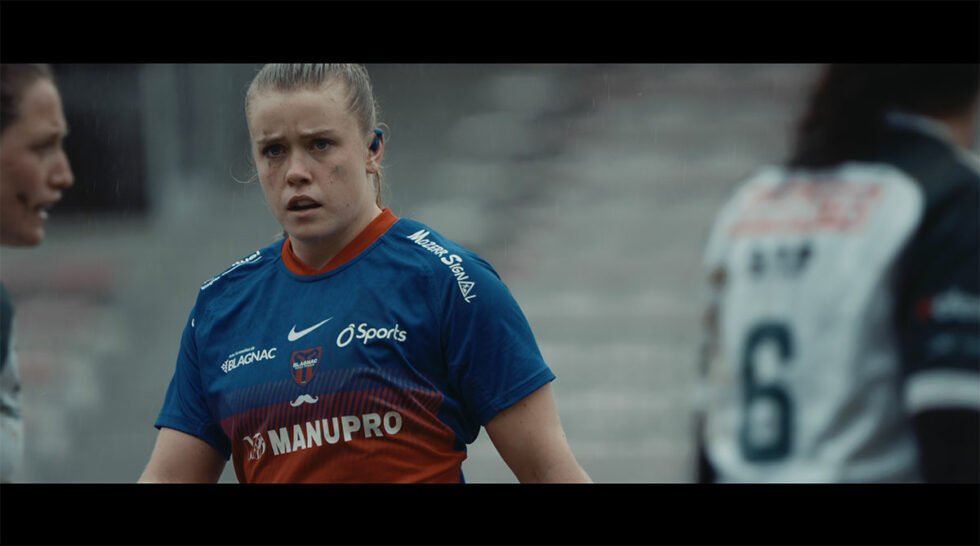 image d'une femme jouant au rugby