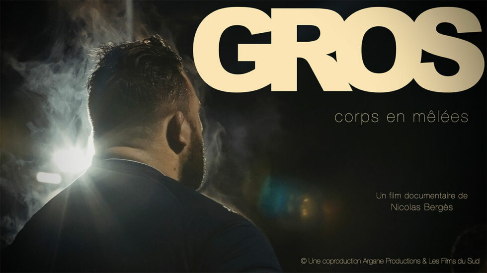 titre du documentaire avec un rugbyman de dos